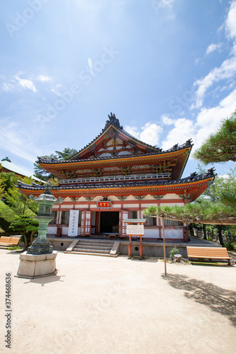 耕三寺 法宝蔵 -日本各地の古建築を模して建てられた堂塔が建ち並ぶ- © photojapan