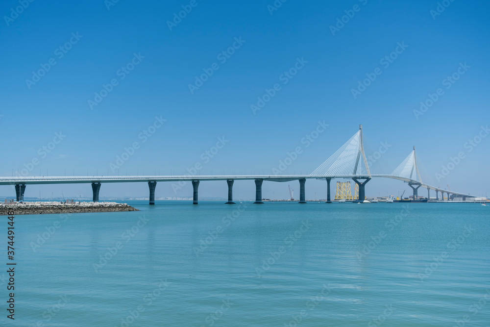 El puente sobre la bahía