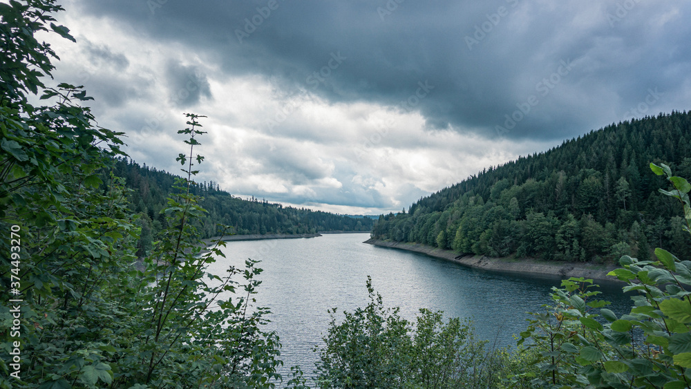 Obraz premium Entlang der Ködeltalsperre in Bayern