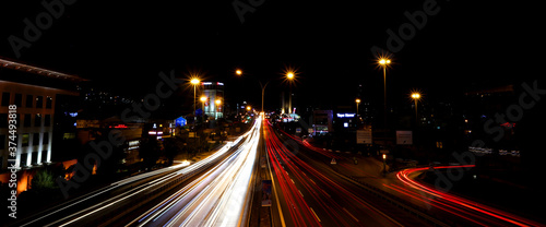 Long time exposure of an inner-city highway in Istanbul, Turkey © Navid