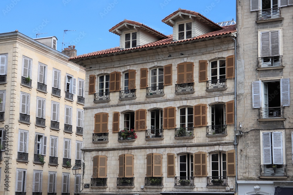Ancien immeuble de style traditionnel dans Bayonne, ville de Bayonne, département des Pyrénées Atlantiques, France