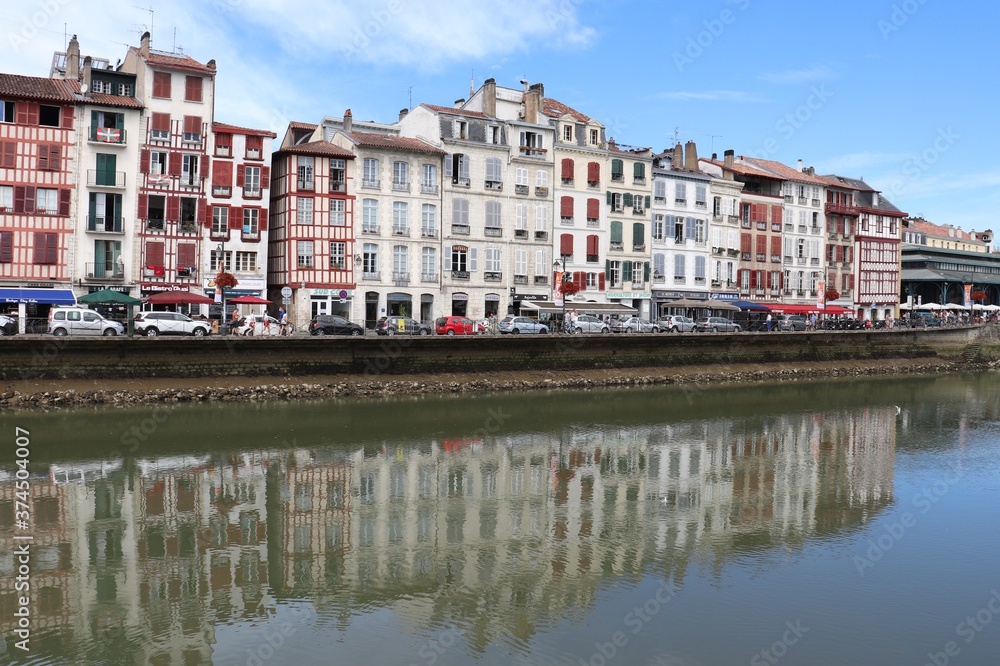 les bords de la rivière la Nive dans la ville de Bayonne, ville de Bayonne, département des Pyrénées Atlantiques, France