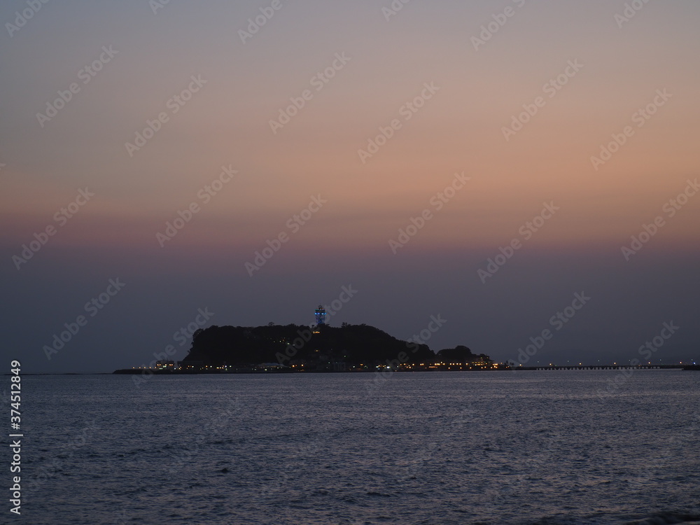 夕暮れの江ノ島