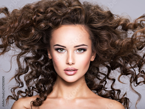 Woman with long bown curly hair