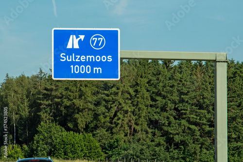 Autobahn 8, Ausfahrt 77, Sulzemoos in Richtung Augsburg