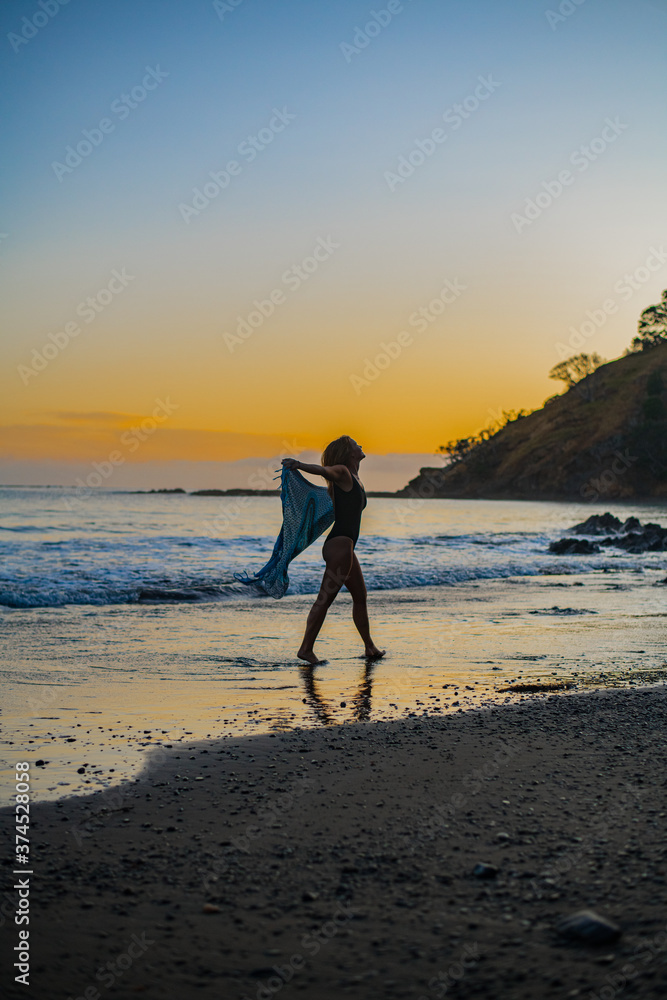 Naklejka premium woman walking on the beach