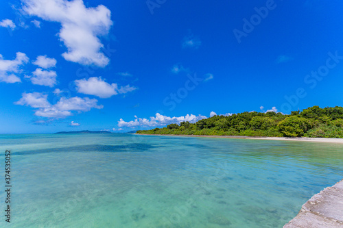 Fototapeta Naklejka Na Ścianę i Meble -  tropical beach with turquoise water 
ishigaki - okinawa 