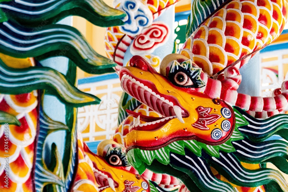 chinese dragon sculpture