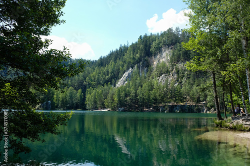 Fototapeta Naklejka Na Ścianę i Meble -  Crystal clear green lake in the forest