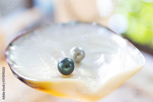 Fotografie Beautiful, shiny black Tahitian pearls in an oyster shell