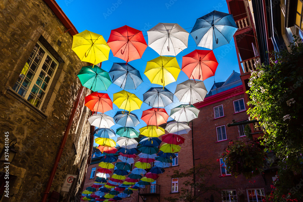 Naklejka premium Colorful umbrellas in old Quebec