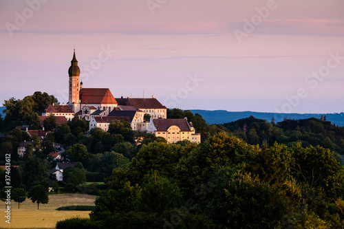 Kloster Andechs im Morgenlicht