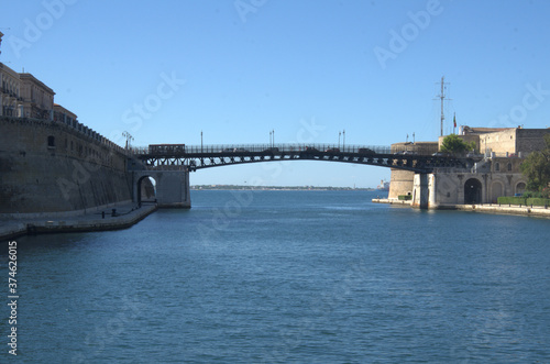 Ponte girevole di Taranto, Italia. photo
