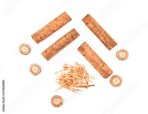 Foto Top view of Burdock roots isolated white background