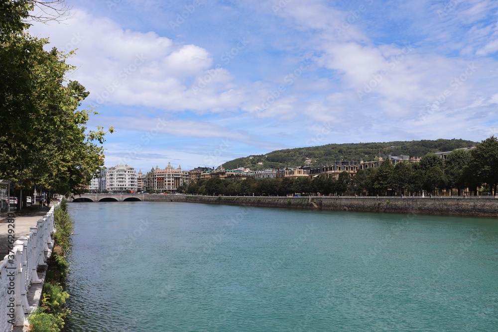 Les bords du fleuve Urumea dans Saint Sébastien, ville de Saint Sébastien, Espagne