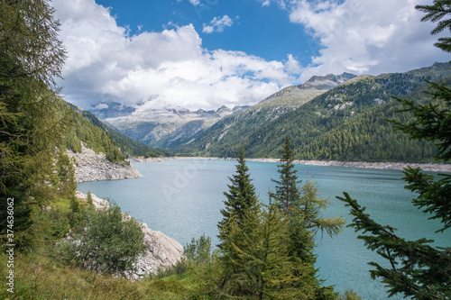 Fototapeta Naklejka Na Ścianę i Meble -  Blick auf den Lago di Malga Bissina in Südtirol Italien Trentino