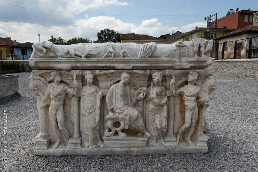 Φωτογραφία ancient Roman sarcophagus in the museum grounds of Iznik, Turkey