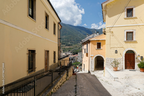 Fototapeta Naklejka Na Ścianę i Meble -  Le vie dell'Abruzzo a Castel di Sangro