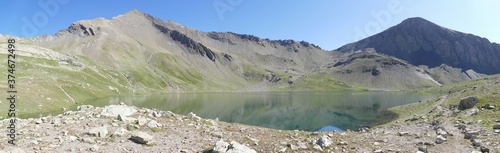 Panoramique d un lac alpin d altitude