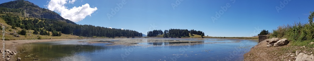 Panoramique au bord du lac de Barbeyroux