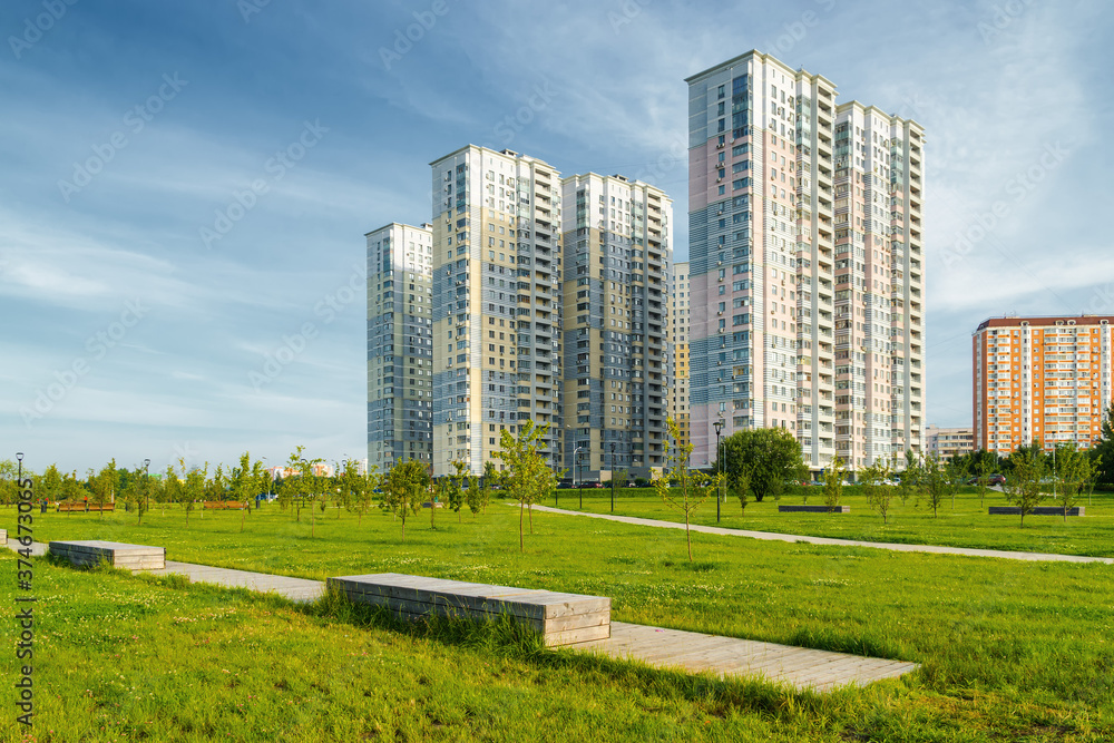 Obraz premium Beautiful morning view of Yuzhnoe Butovo park in South Butovo district, Moscow, Russia.