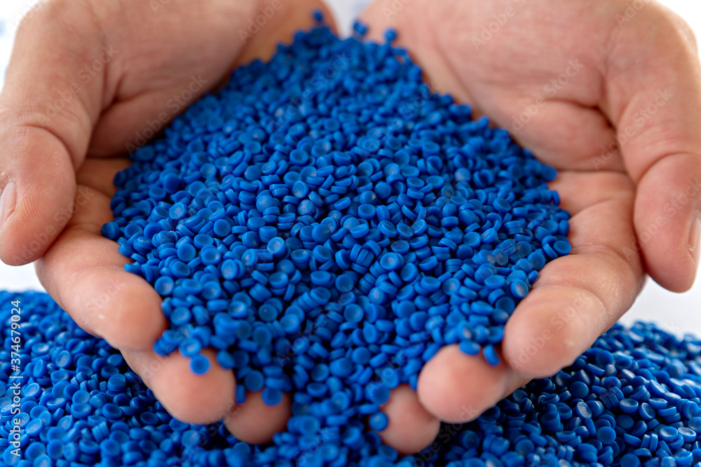 Blue plastic grain, plastic polymer granules,hand hold Polymer pellets, Raw materials for making water pipes, Plastics from petrochemicals and compound extrusion, resin from plant polyethylene. Blue plastic grain, plastic polymer granules,hand hold Polymer pellets, Raw materials for making water pipes, Plastics from petrochemicals and compound extrusion, resin from plant polyethylene.