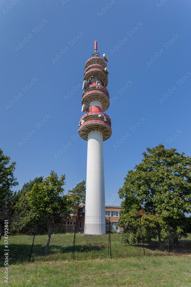 Obraz premium Close up shot of a telecommunication tower