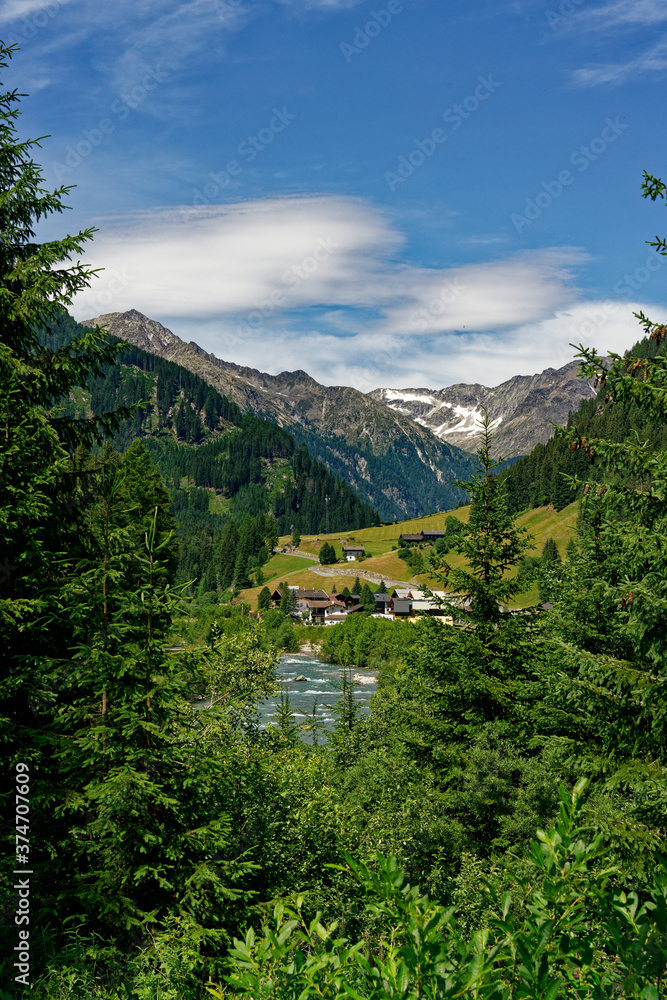Landschaft an der Schwarzach im Defereggental bei Sankt Jakob, Nationalpark Hohe Tauern, Osttirol, Tirol, Österreich - obrazy, fototapety, plakaty 