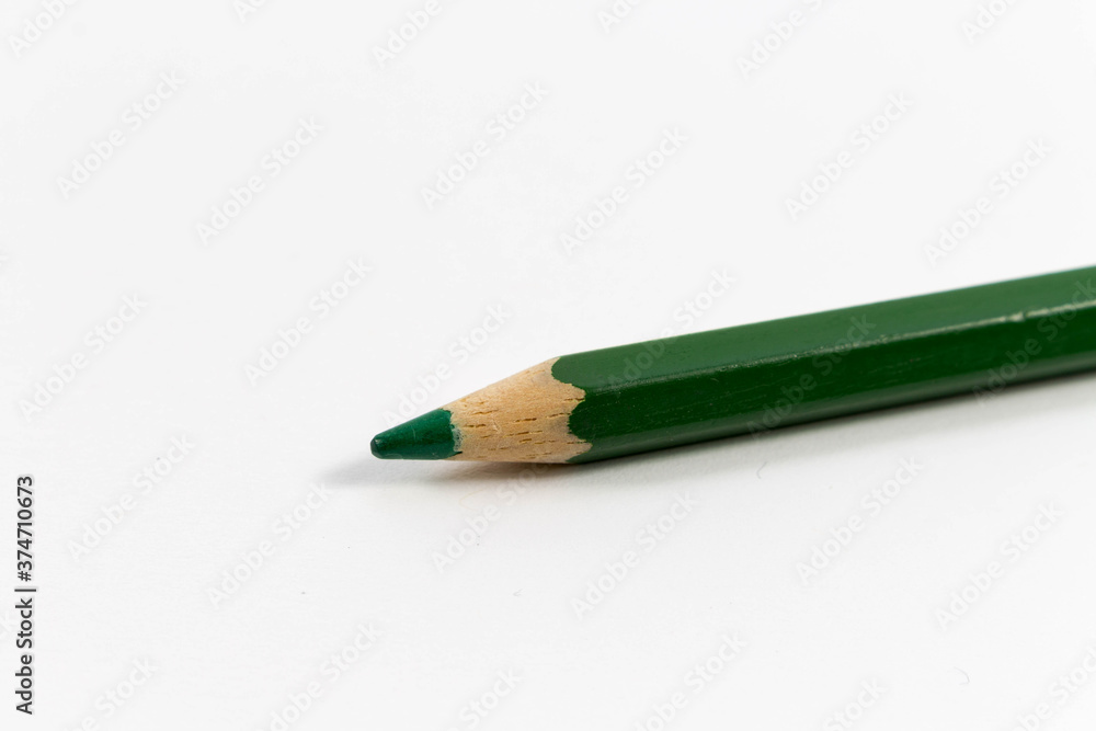 Grüner Buntstift auf weissem Hintergrund Grüner Buntstift auf weissem Hintergrund