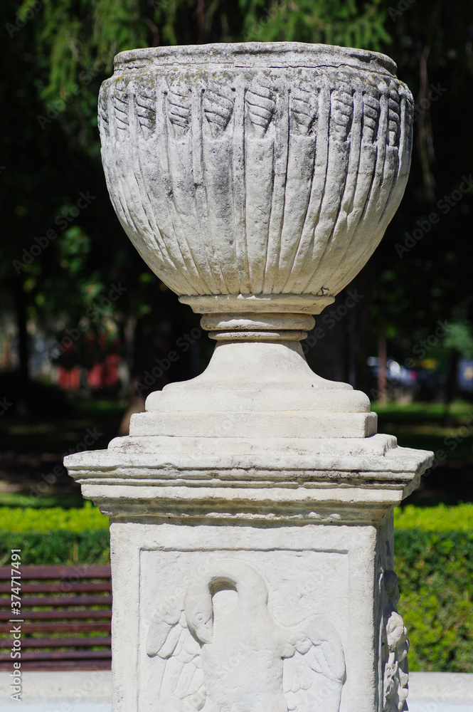 Obraz premium statue in the garden