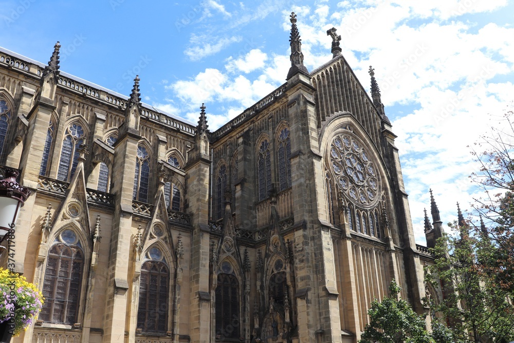 La cathédrale du bon pasteur dans Saint Sébastien vue de l'extérieur, ville de Saint Sébastien, Espagne