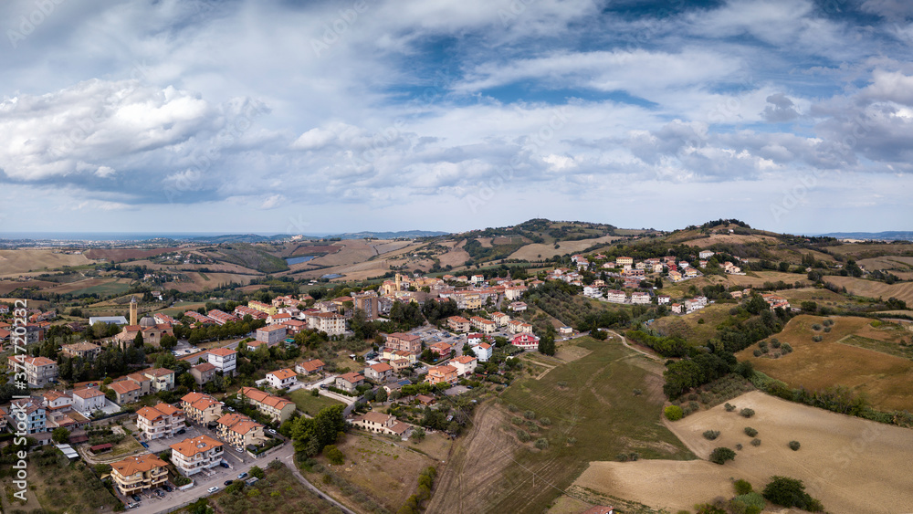 Italia, agosto 2020 : vista panoramica del paese di Tavullia in provincia di Pesaro e Urbino nella regione Marche