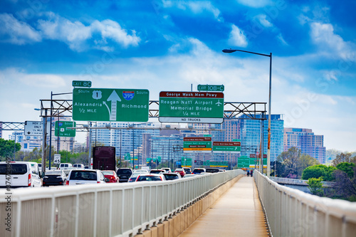 Fotografía Traffic jam on Rochambeau Memorial Bridge from Arlington Virginia to Washington