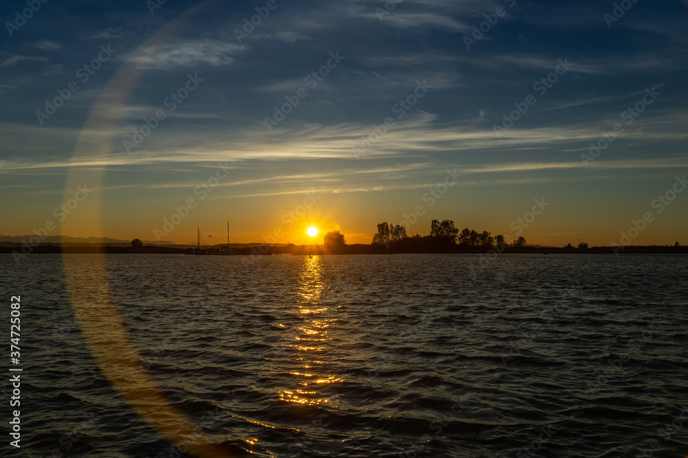 Naklejka premium Sunset over Port Gardener Everett Washington