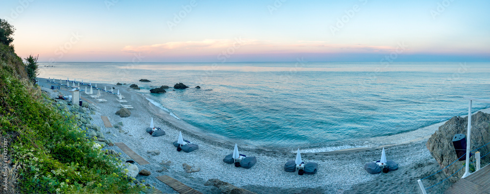 Panoramic view of a beach in Agiokampos, Greece at sunset. - obrazy, fototapety, plakaty 