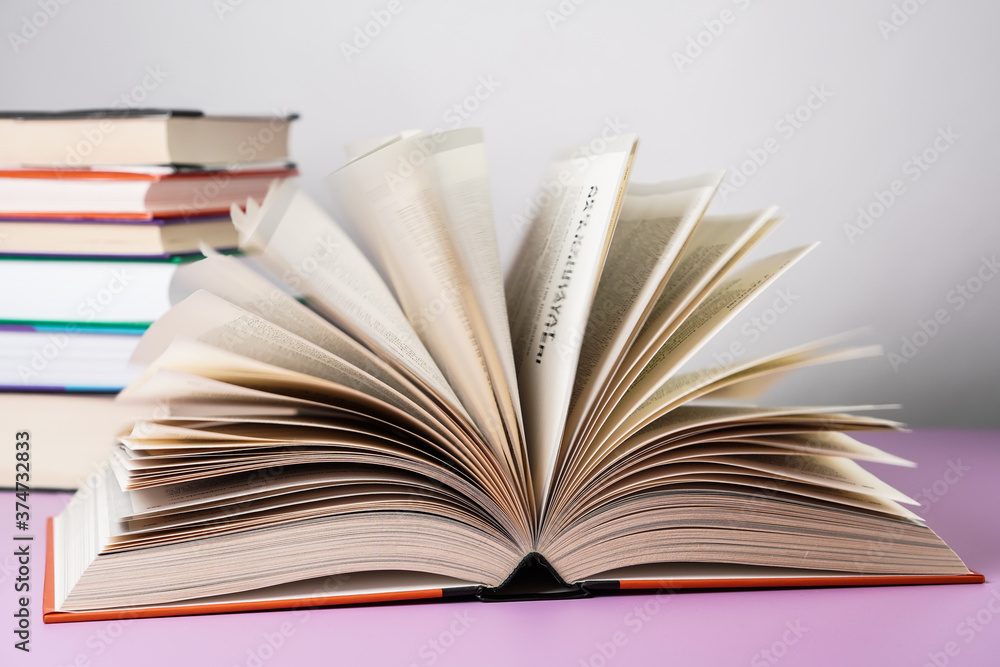 Naklejka premium Close-up of open book on the table.