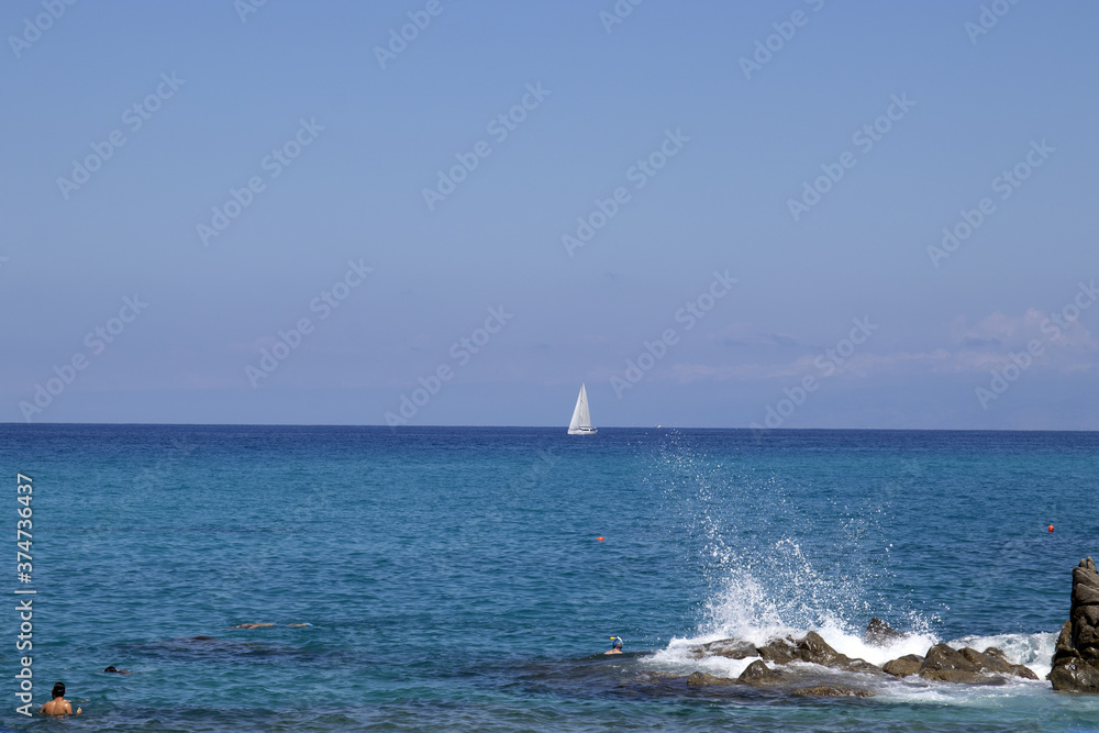 Fototapeta premium Fantastico angolo di mare e scogli