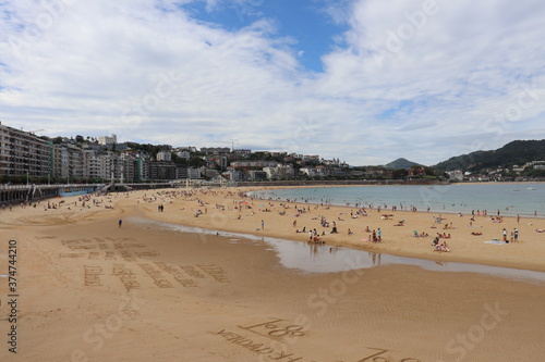 La plage de Saint S  bastien le long de l oc  an atlantique  ville de Saint S  bastien  Espagne