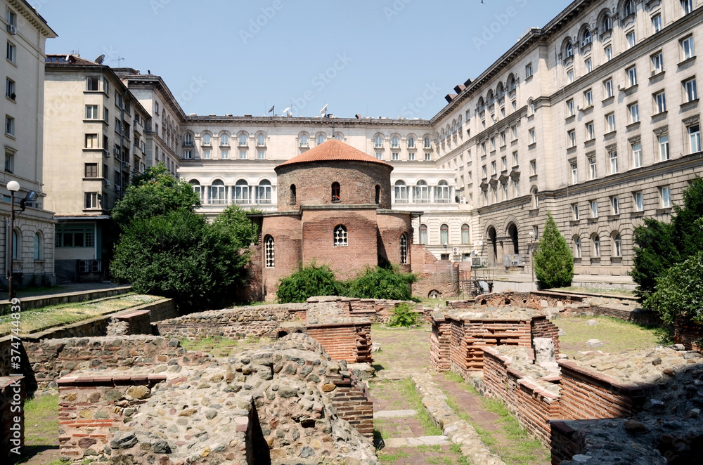 Restos de construcción romana en Sofía. Bulgaria