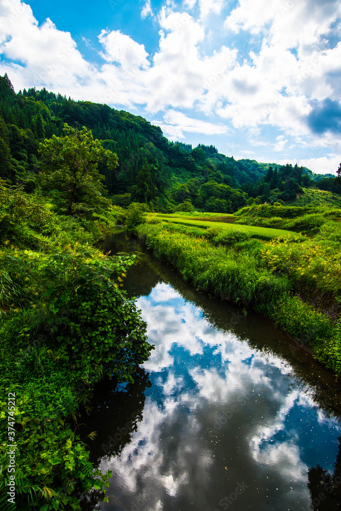 Rural rivers in Japan (Recently construction has reduced the number of natural rivers) Rural rivers in Japan (Recently construction has reduced the number of natural rivers)