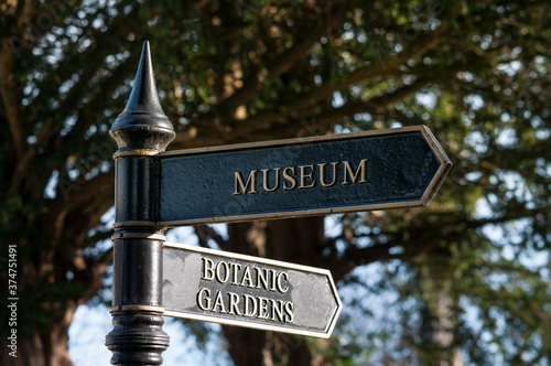 Photography The guidepost to museum and to Botanic Garden