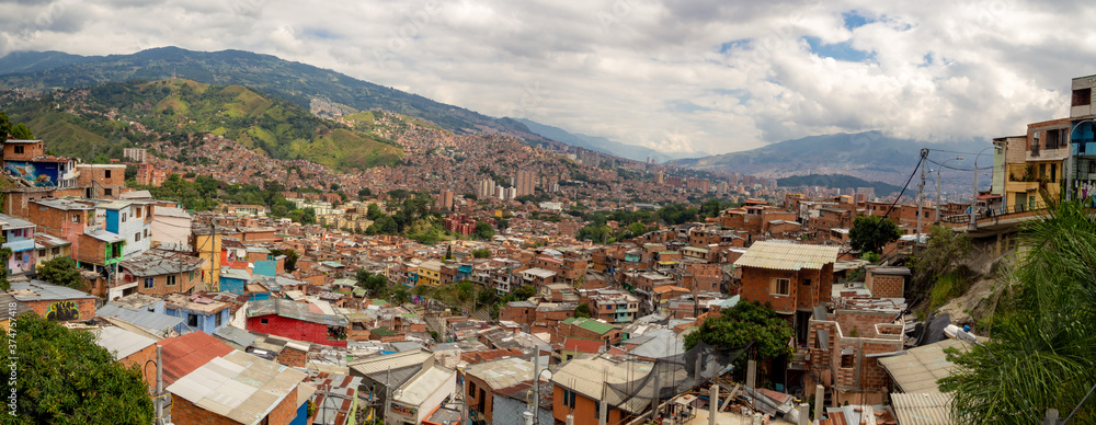 Εκτύπωση καμβά Panorama landscape of city view of Comuna 13 favela with brick houses and cloudy