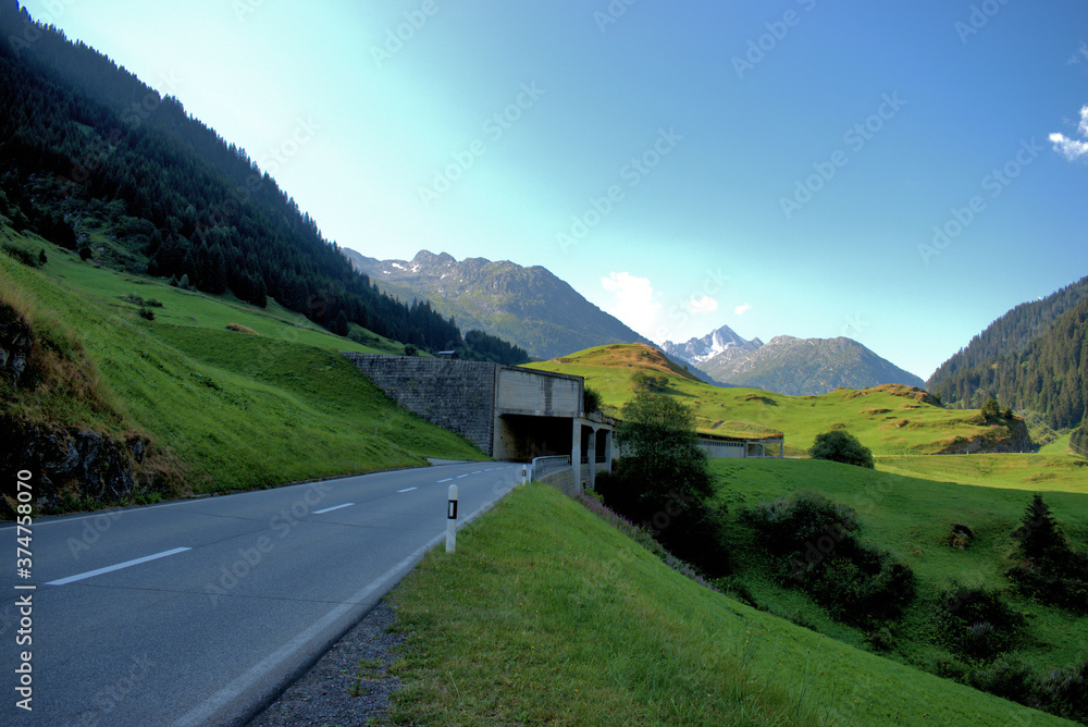 Gebirgslandschaft auf dem Lukmanierpass in der Schweiz 30.7.2020