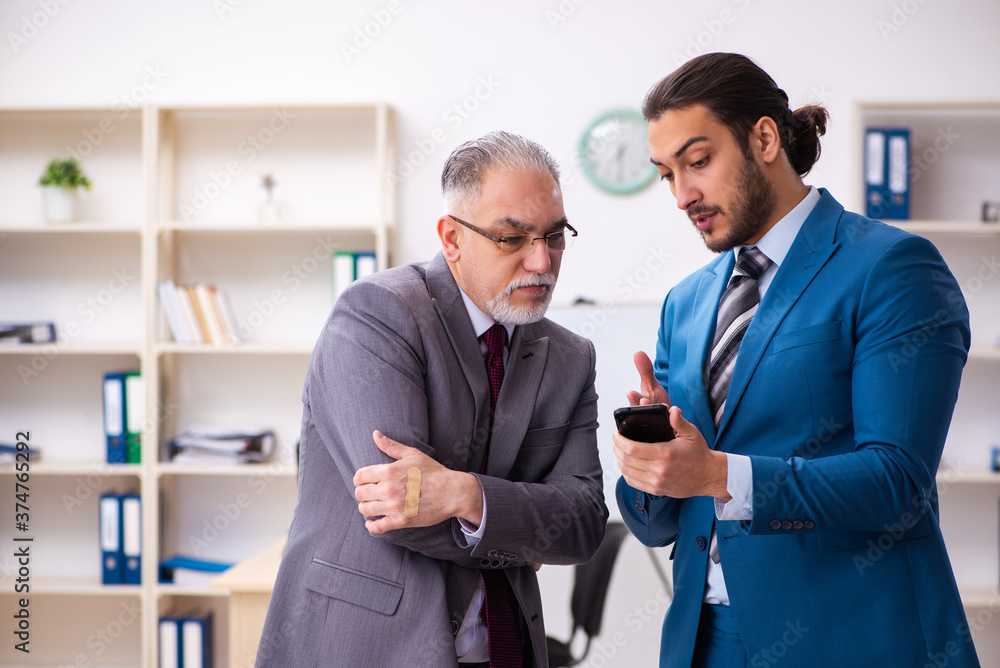 © Elnur - Two male colleagues working in the office © Elnur - Two male colleagues working in the office