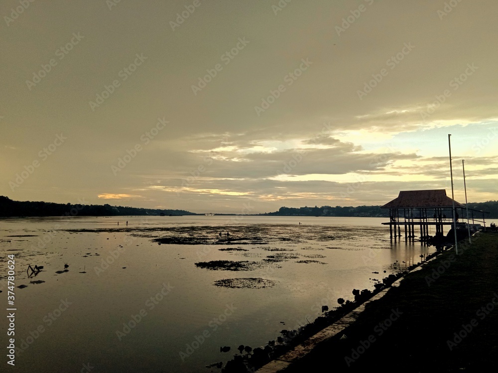 Obraz premium sunset over the sea