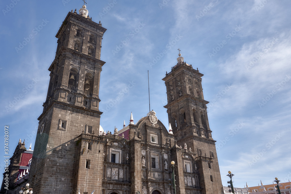 Catedral en Puebla México a mediodia