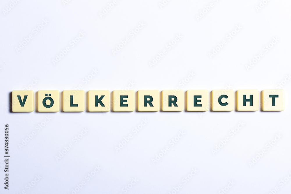 Völkerrecht in Buchstaben auf weißem Hintergrund Völkerrecht in Buchstaben auf weißem Hintergrund