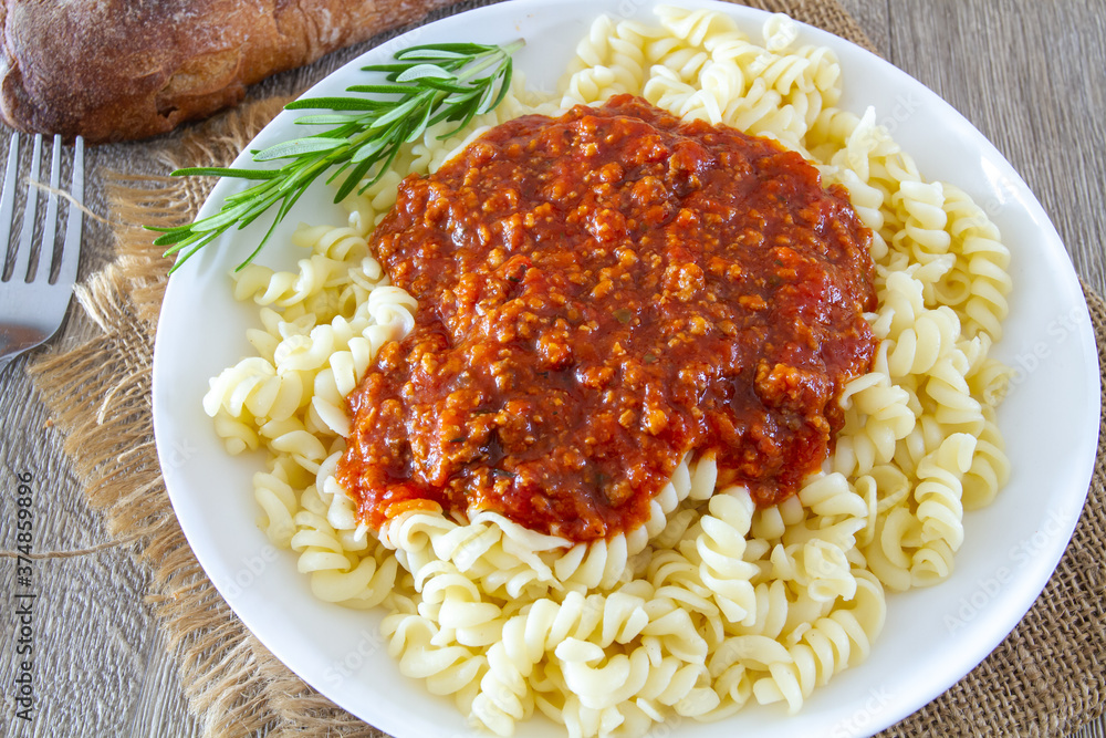assiette de pâtes à la sauce bolognaise assiette de pâtes à la sauce bolognaise