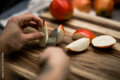 Cutting apples