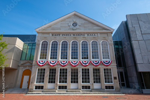 Photo East India Marine Hall in Peabody Essex Museum PEM at 161 Essex Street in historic city center of Salem, Massachusetts MA, USA